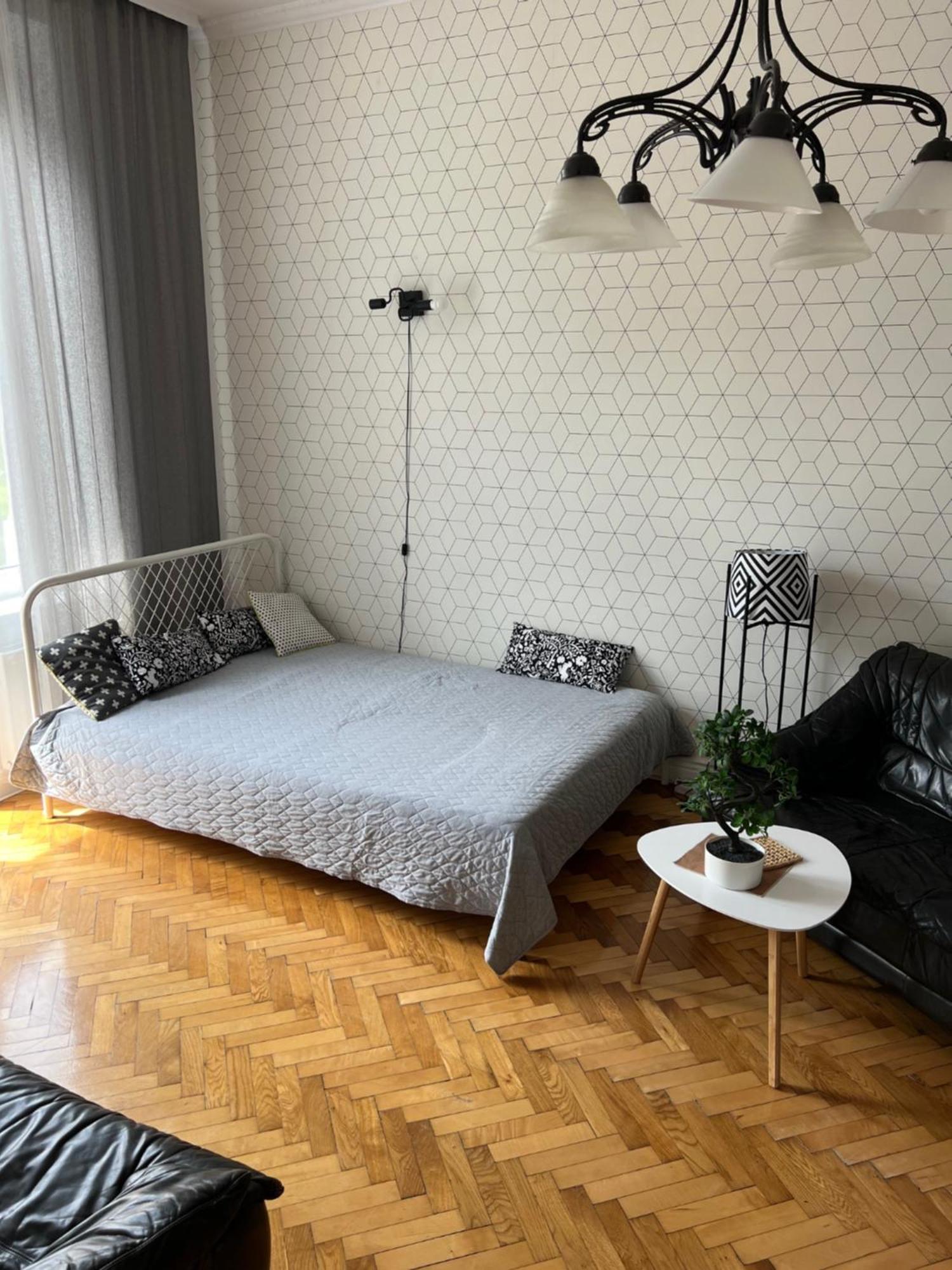Apartament Large Next To Main Station - 85 M2